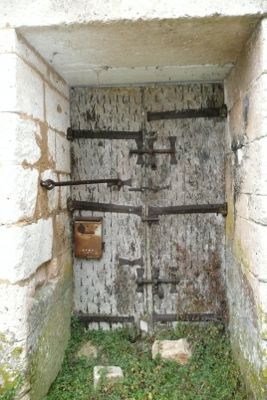 chateau de la combe detail de porte ancienne dordogne